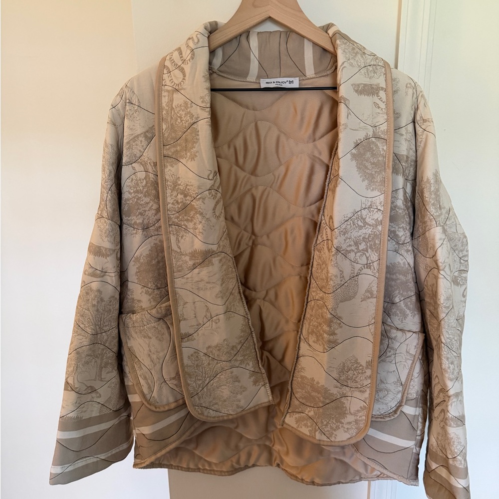 Chic Beige Patterned Puffer Jacket - image 1